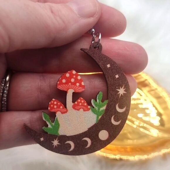 New Wooden moon phase mushroom boho fun whimsical earrings lunar celestial - Picture 6 of 9